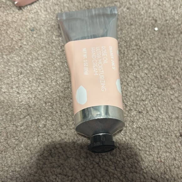 TRADER JOE’S ROSE OIL ULTRA MOISTURIZING HAND CREAM - Picture 3 of 3